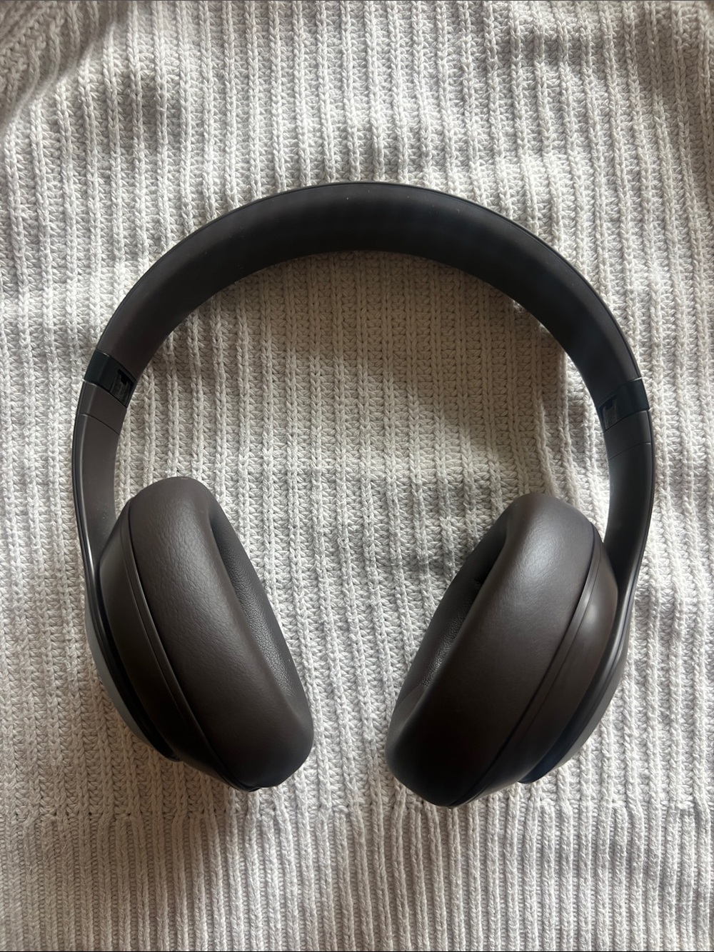 Beats Studio Pro Bluetooth wireless headphones - deep brown with traveling case